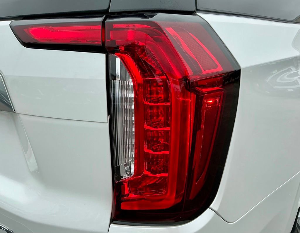 Used 2022 GMC Yukon XL Denali AWD/4WD image 16