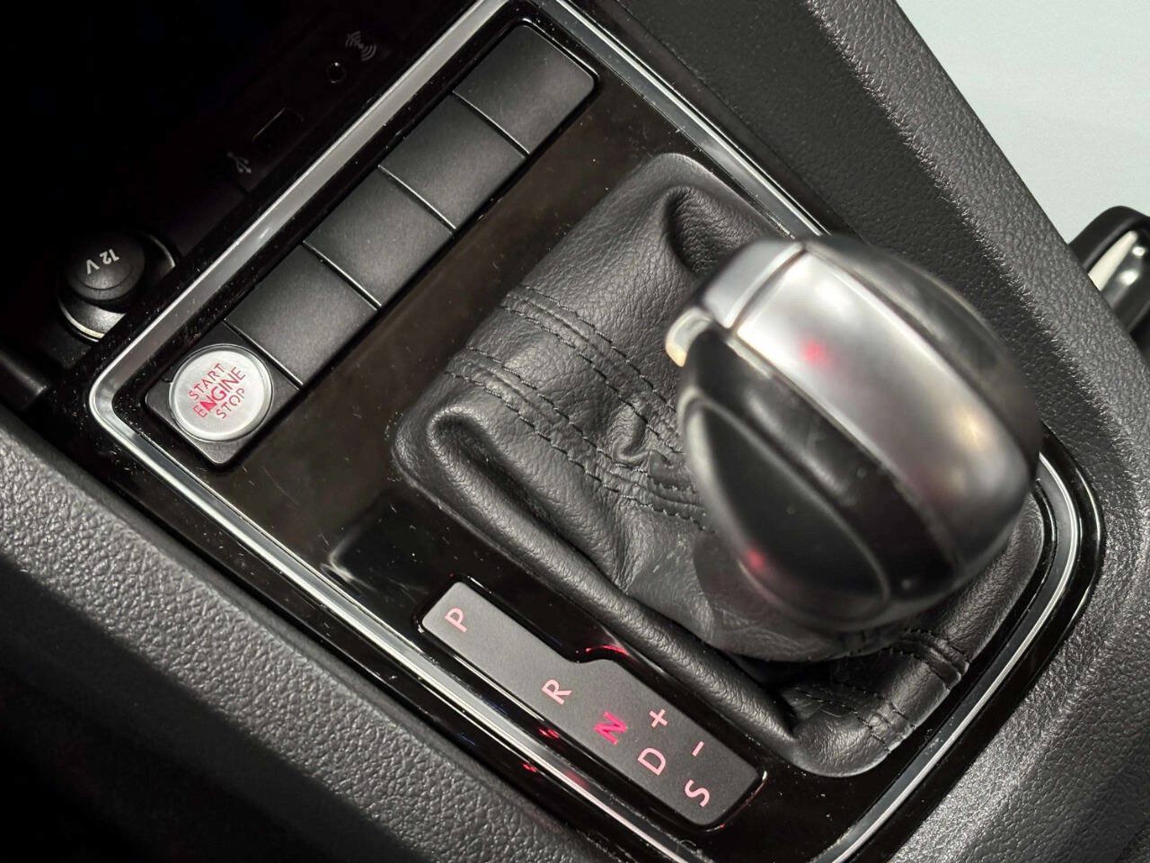 Used 2016 Volkswagen Jetta SEL FWD image 28