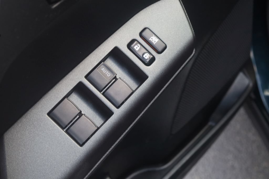 Certified 2018 Toyota RAV4 LE AWD/4WD image 34