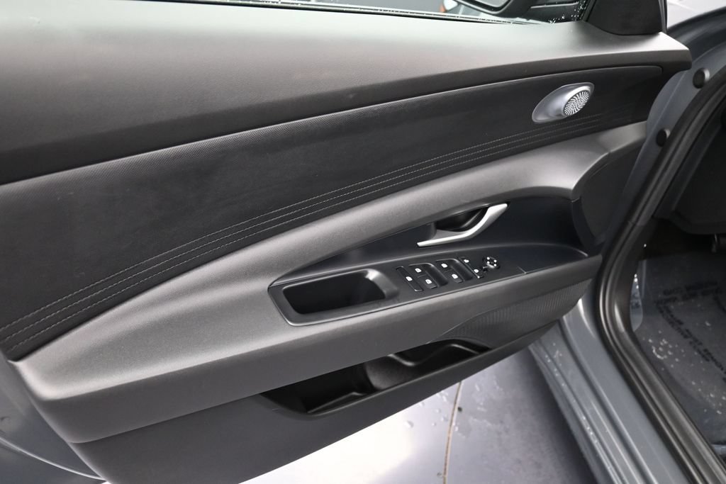 Certified 2026 Hyundai Elantra SE FWD image 13