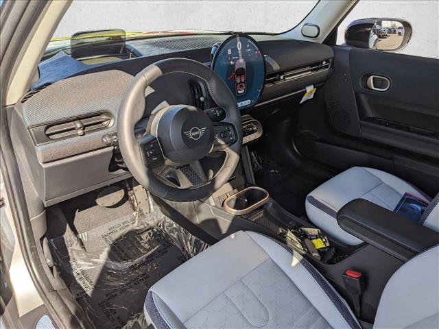 Certified 2025 MINI Cooper 2-Door Hardtop FWD image 10
