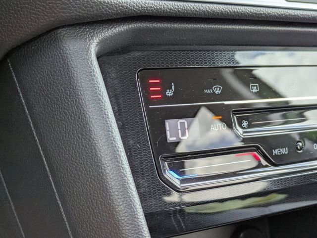 Used 2025 Volkswagen Taos SE FWD image 24