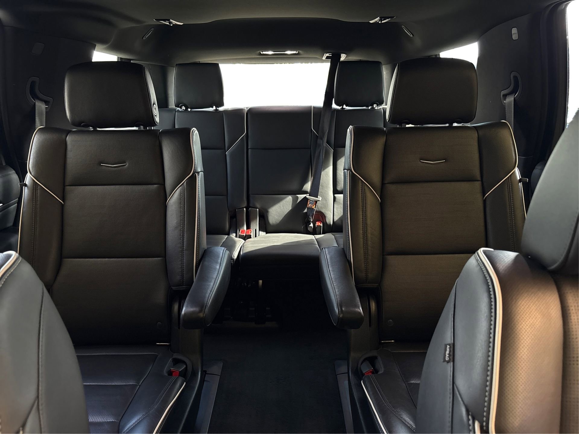 Used 2022 Cadillac Escalade Premium Luxury w/ Performance Package image 17