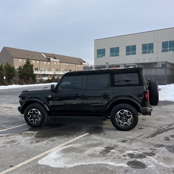Used 2024 Ford Bronco Outer Banks image 2