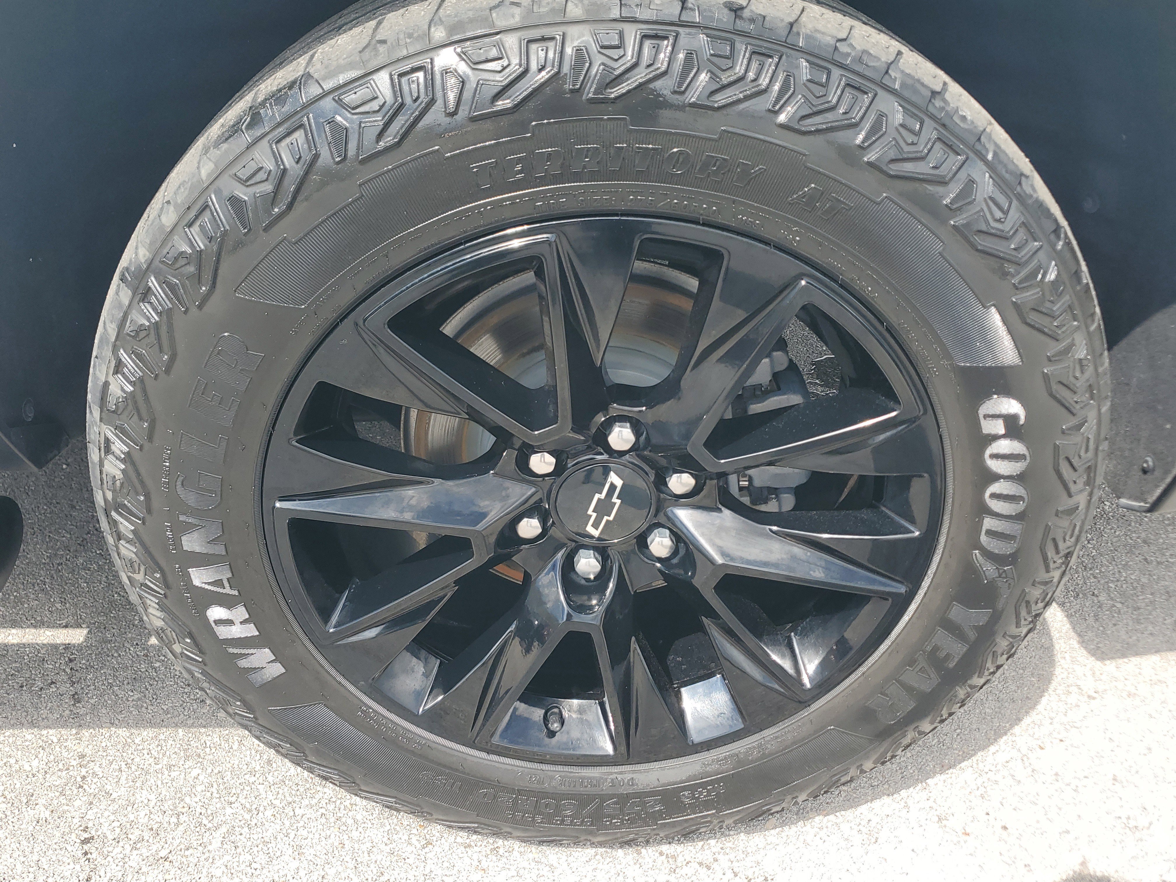 Used 2023 Chevrolet Suburban Z71 w/ Luxury Package image 31