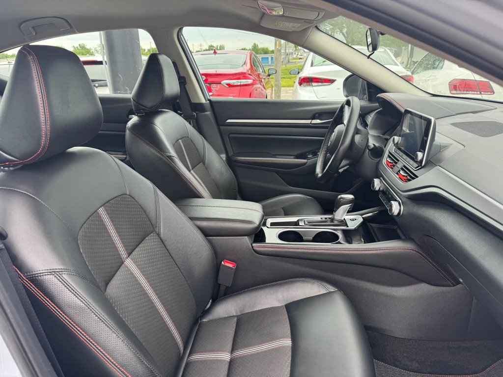 Used 2025 Nissan Altima 2.5 SR FWD image 15