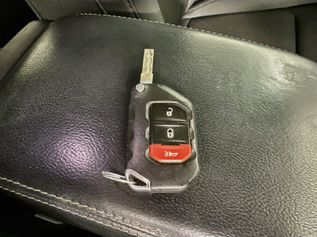 Used 2018 Jeep Wrangler Unlimited Sahara AWD/4WD image 40