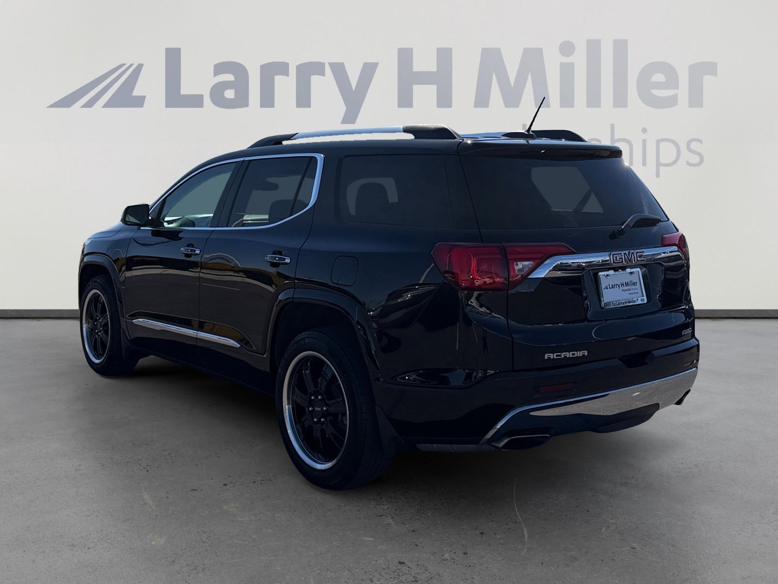 Used 2019 GMC Acadia Denali w/ Technology Package image 3