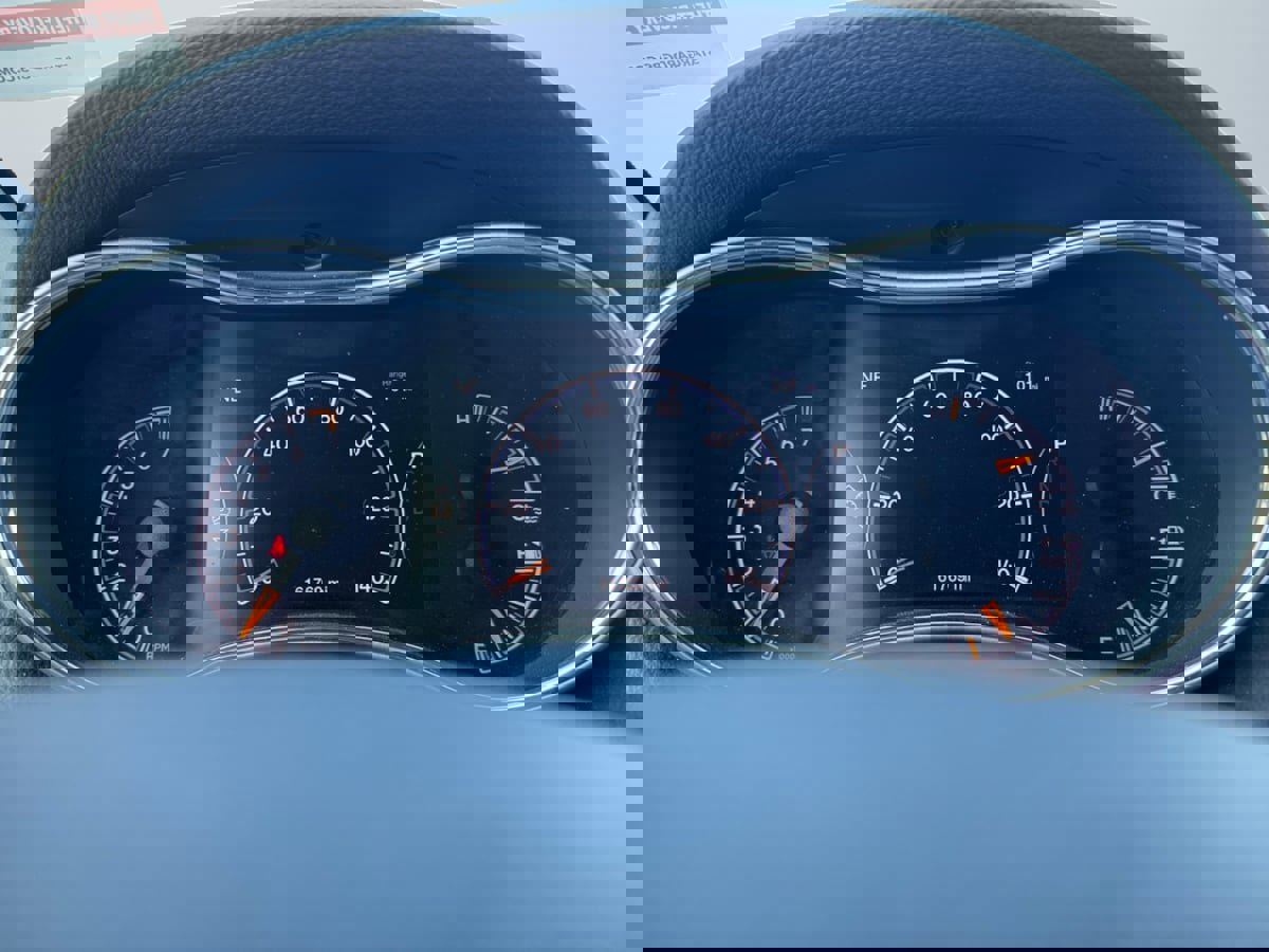 Used 2020 Jeep Grand Cherokee Altitude image 12