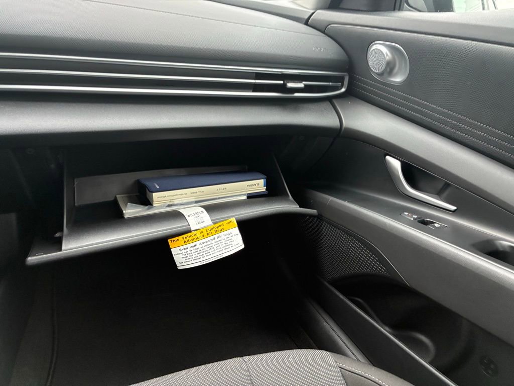 Used 2024 Hyundai Elantra SE image 34