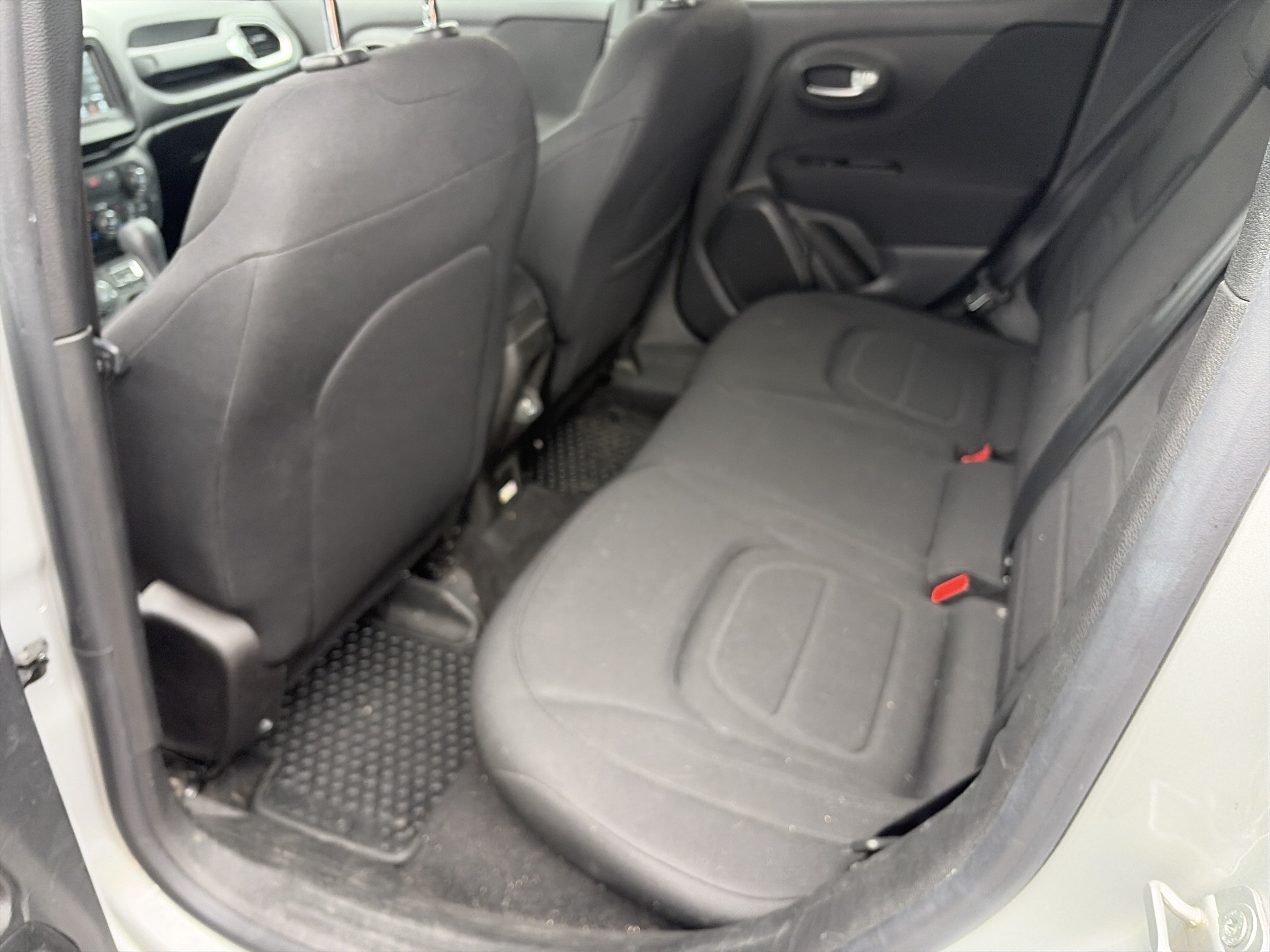 Used 2020 Jeep Renegade Latitude w/ Cold Weather Group AWD/4WD image 8
