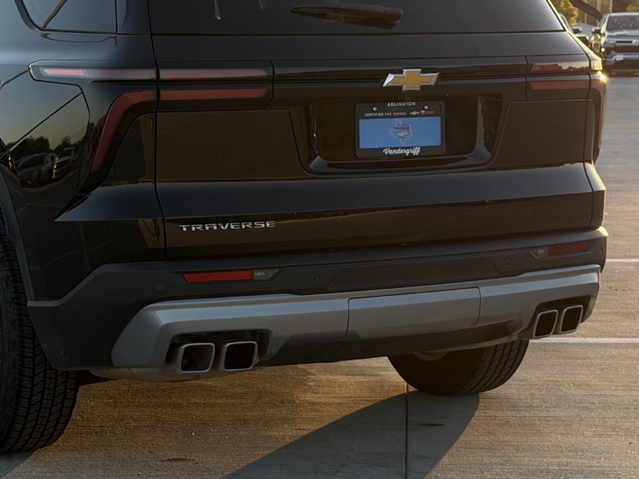 Used 2025 Chevrolet Traverse LT FWD image 6