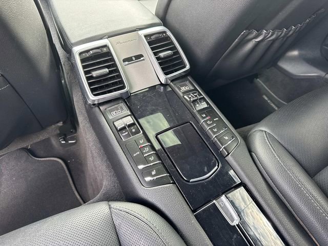 Used 2015 Porsche Panamera image 16