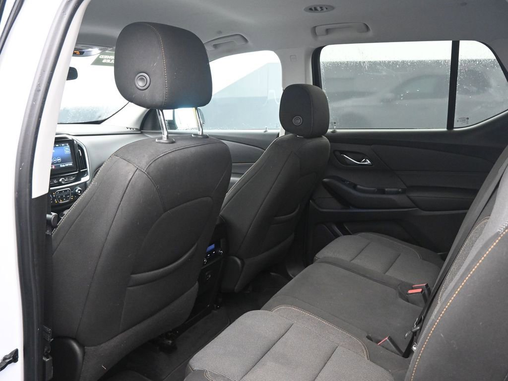 Used 2021 Chevrolet Traverse LT image 23
