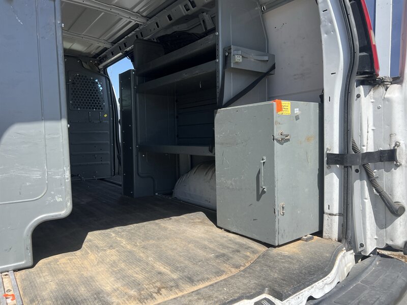 Used 2014 Chevrolet Express 2500 RWD image 10