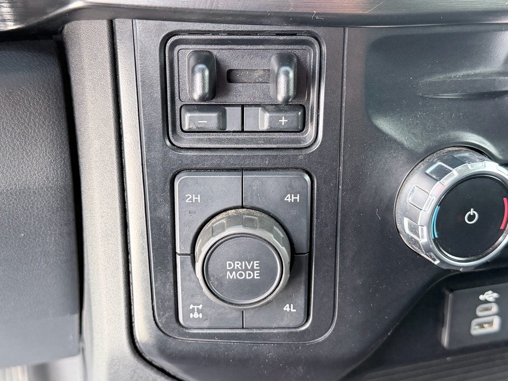 Used 2024 Ford F250 Lariat w/ Black Appearance Package AWD/4WD image 17