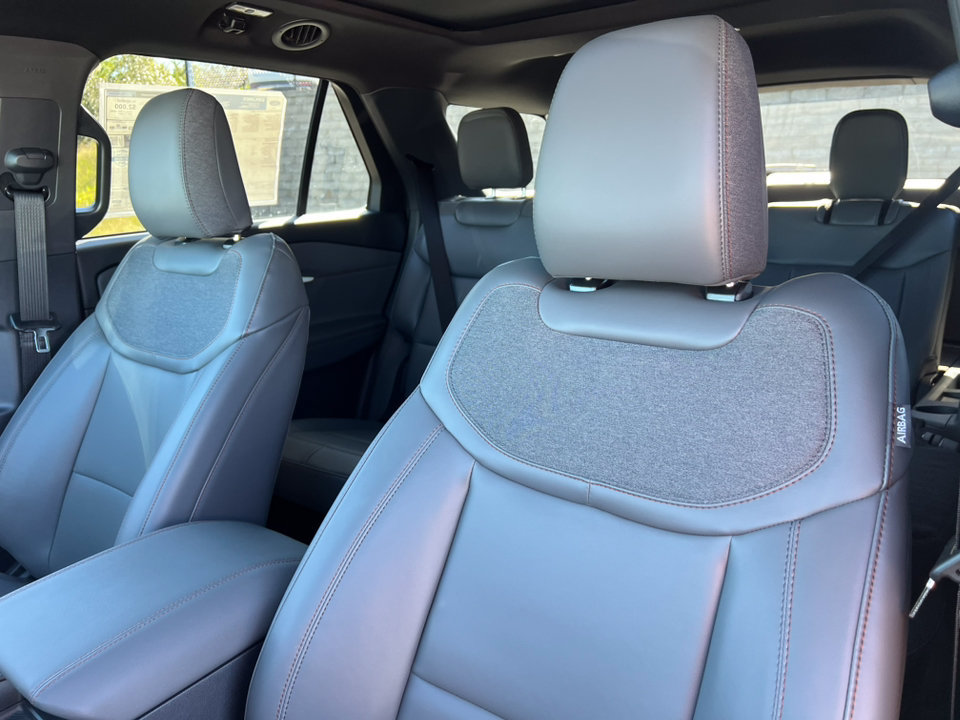 Used 2027 Ford Explorer Active AWD/4WD image 14