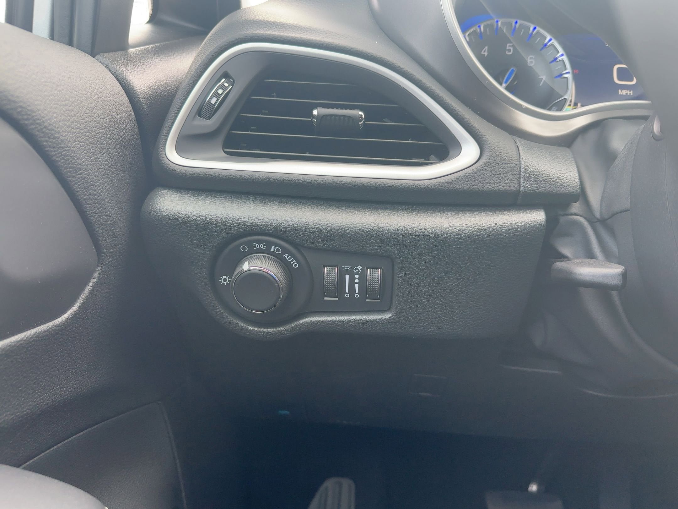 New 2026 Chrysler Voyager LX FWD image 18