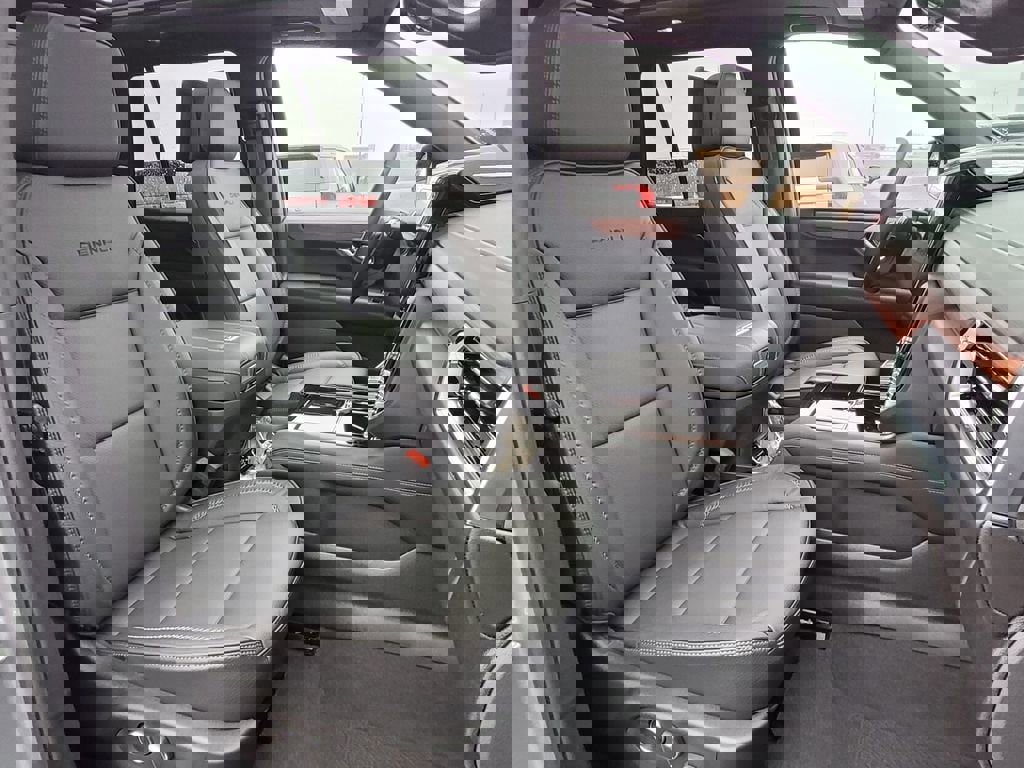 New 2025 GMC Yukon Denali w/ Denali Reserve Package image 11