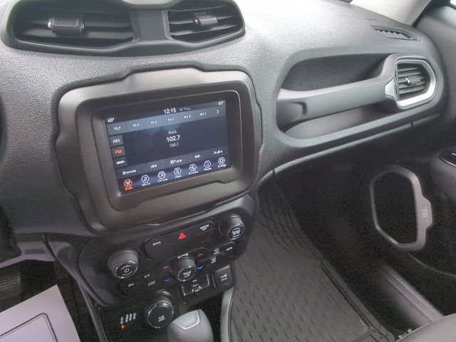 Used 2019 Jeep Renegade Latitude w/ Cold Weather Group image 22