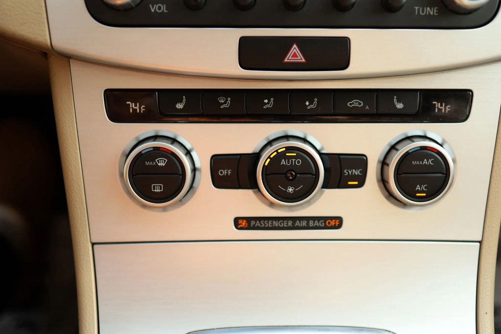 Used 2013 Volkswagen CC R-Line image 29