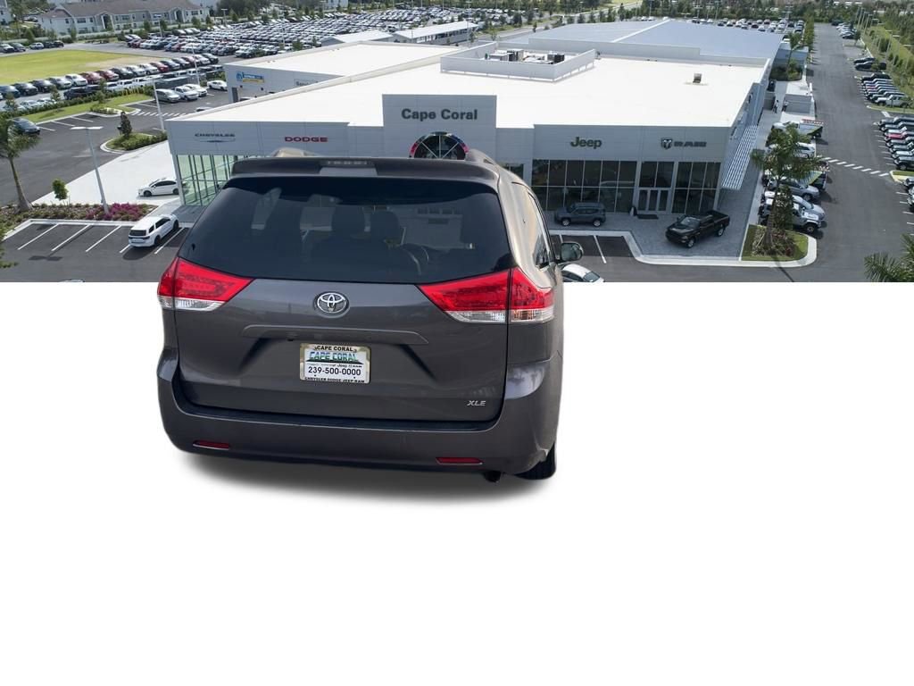 Used 2014 Toyota Sienna XLE image 21