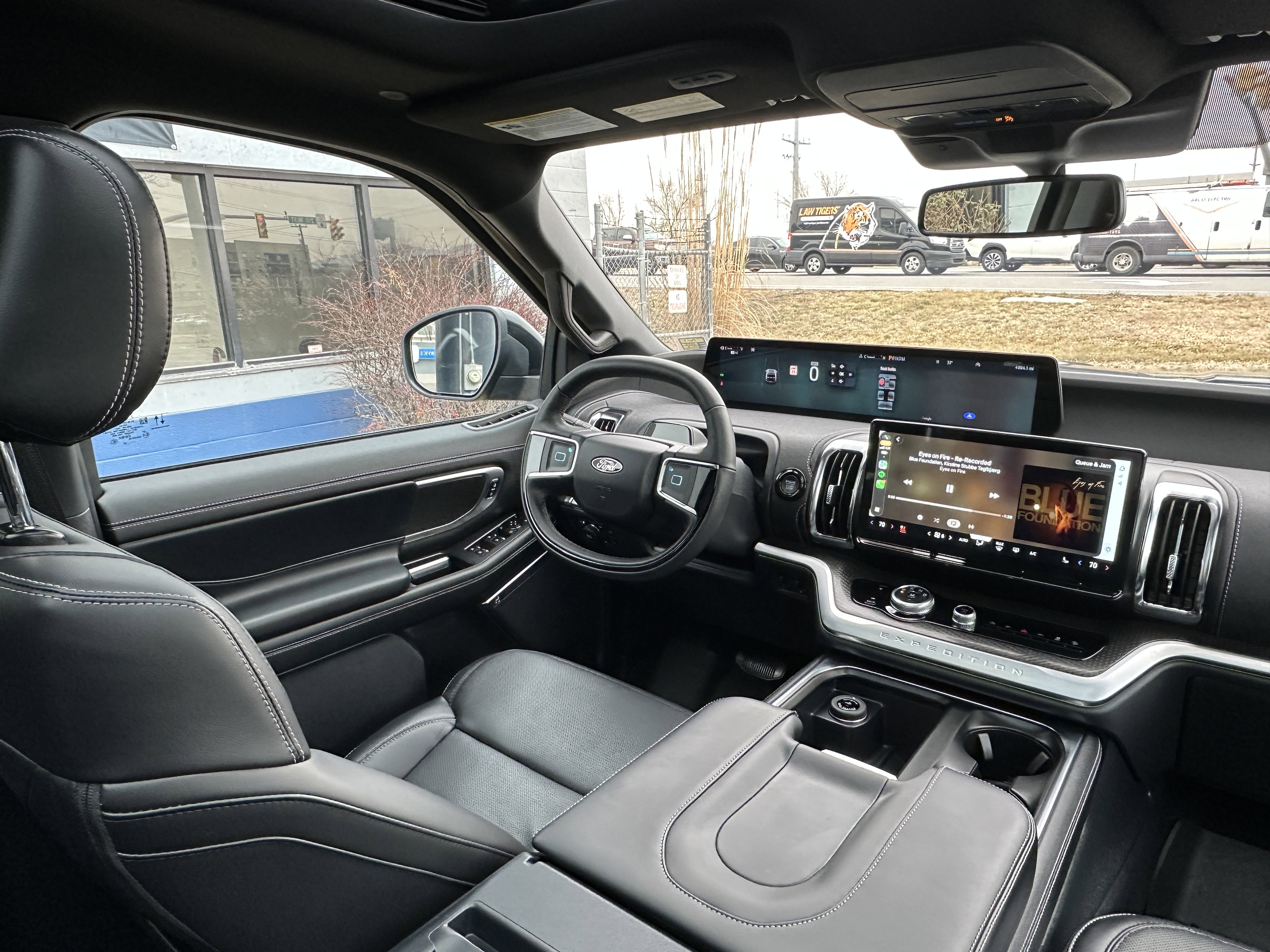 Used 2025 Ford Expedition Platinum w/ Stealth Appearance Package AWD/4WD image 40