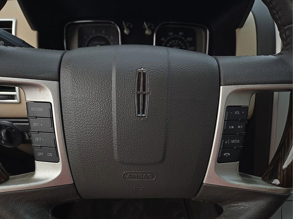 Used 2010 Lincoln MKX Base image 20