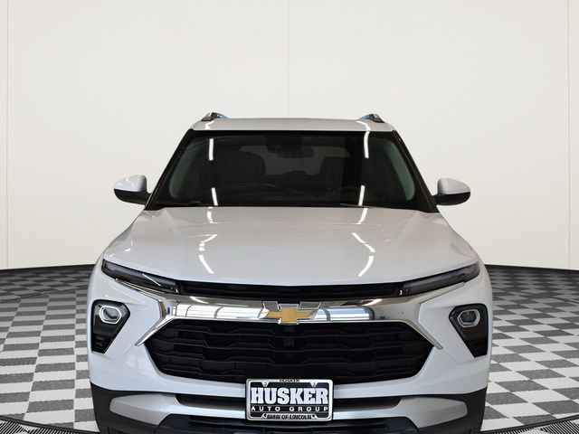Used 2025 Chevrolet TrailBlazer LT w/ Driver Confidence Package AWD/4WD image 3