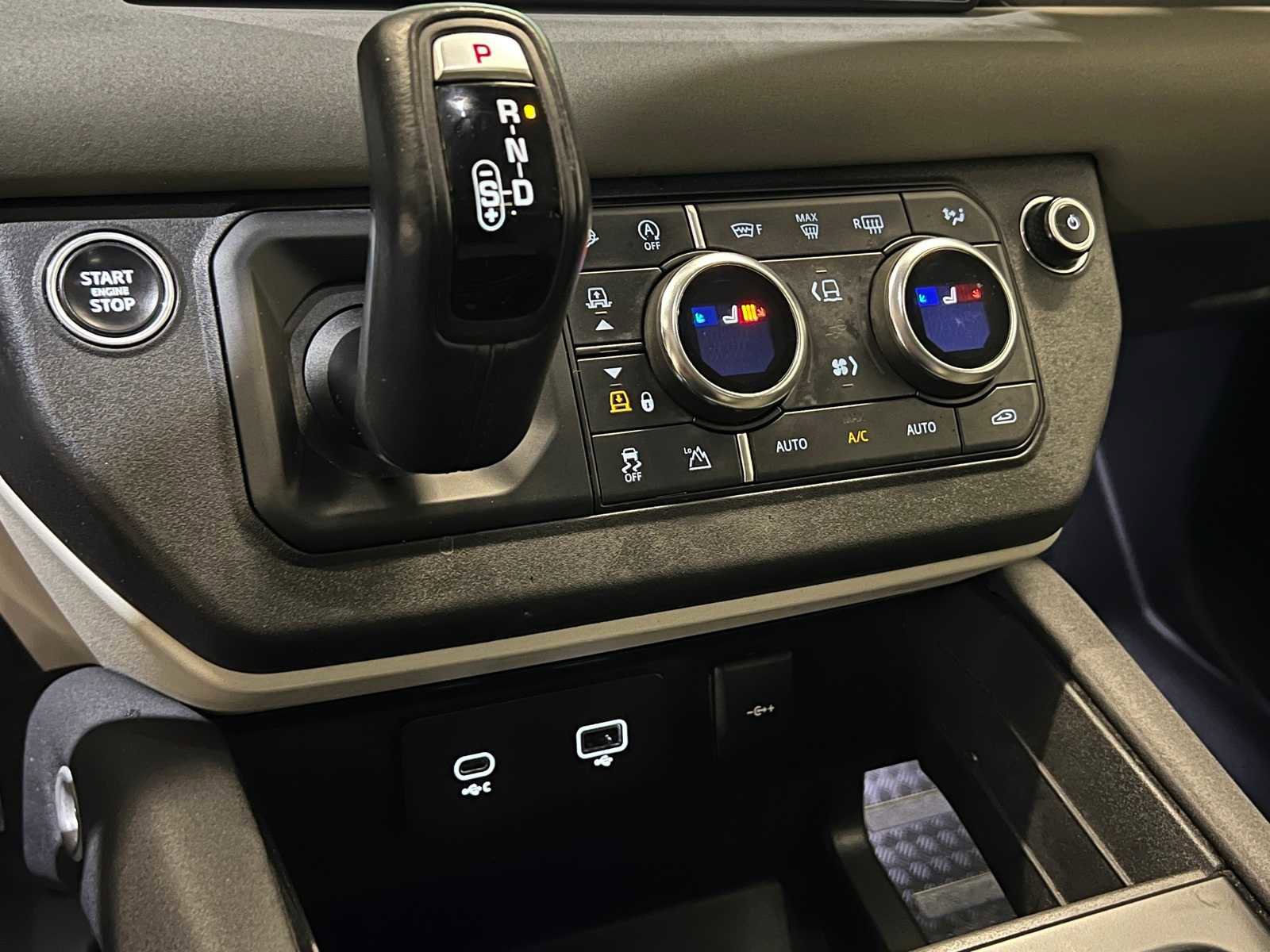 Used 2020 Land Rover Defender 110 SE image 25