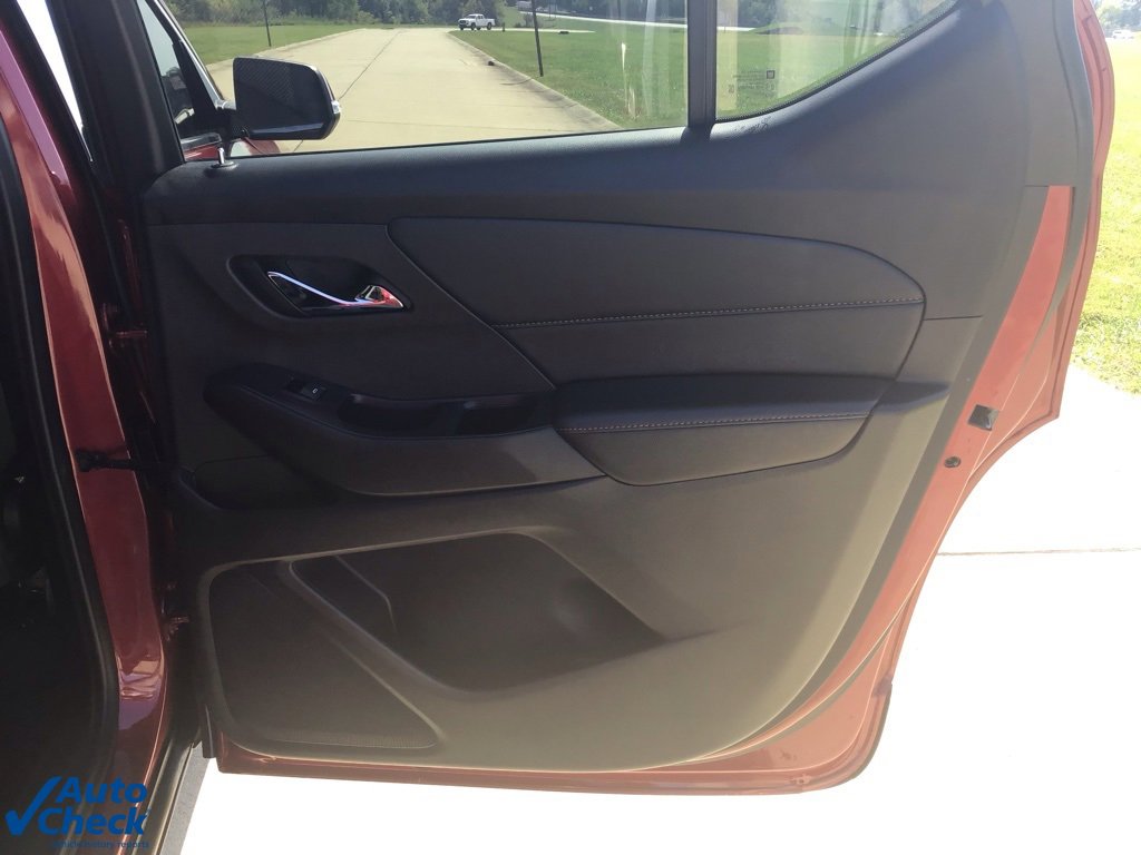 Used 2021 Chevrolet Traverse LT image 19
