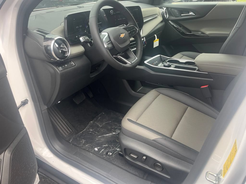 New 2026 Chevrolet Equinox LT w/ Convenience Package II FWD image 12