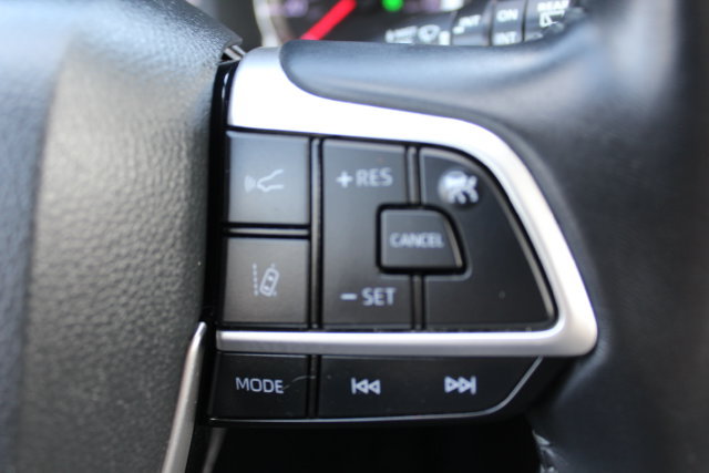 Used 2022 Toyota Highlander LE FWD image 42