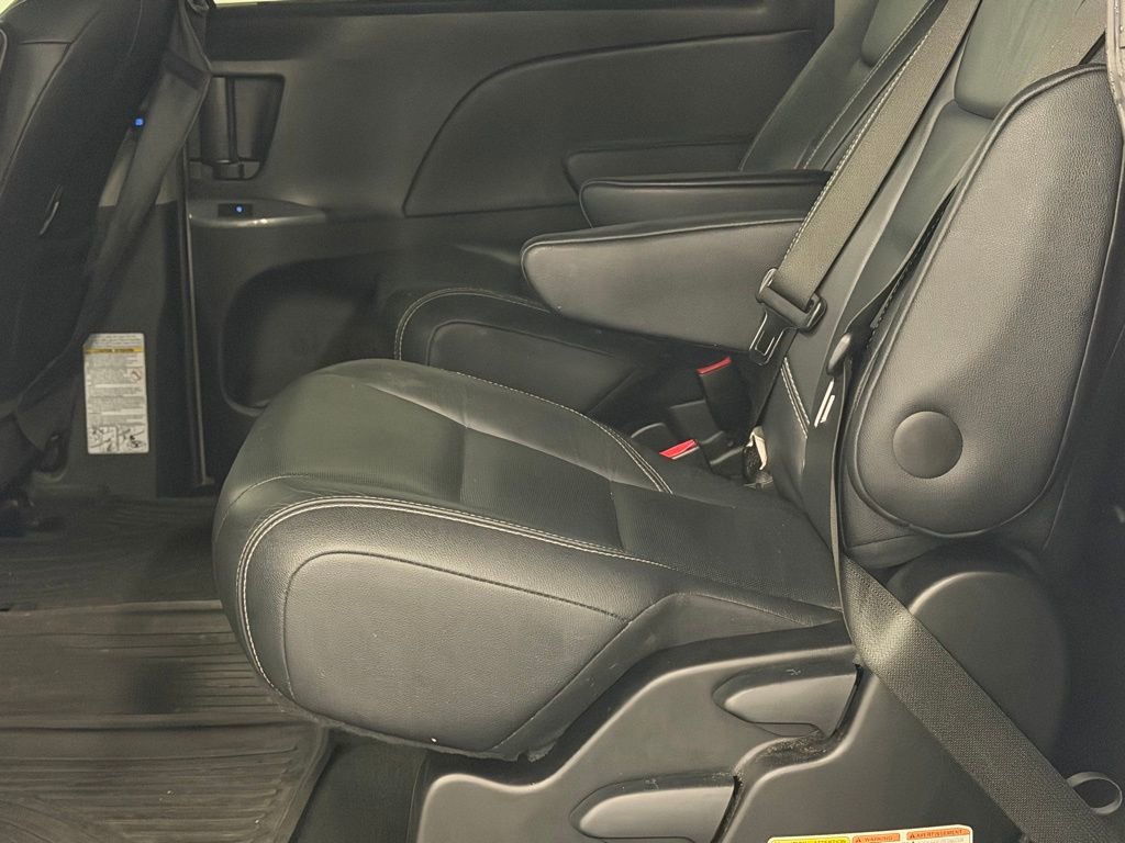 Used 2016 Toyota Sienna SE w/ SE Preferred Package FWD image 20