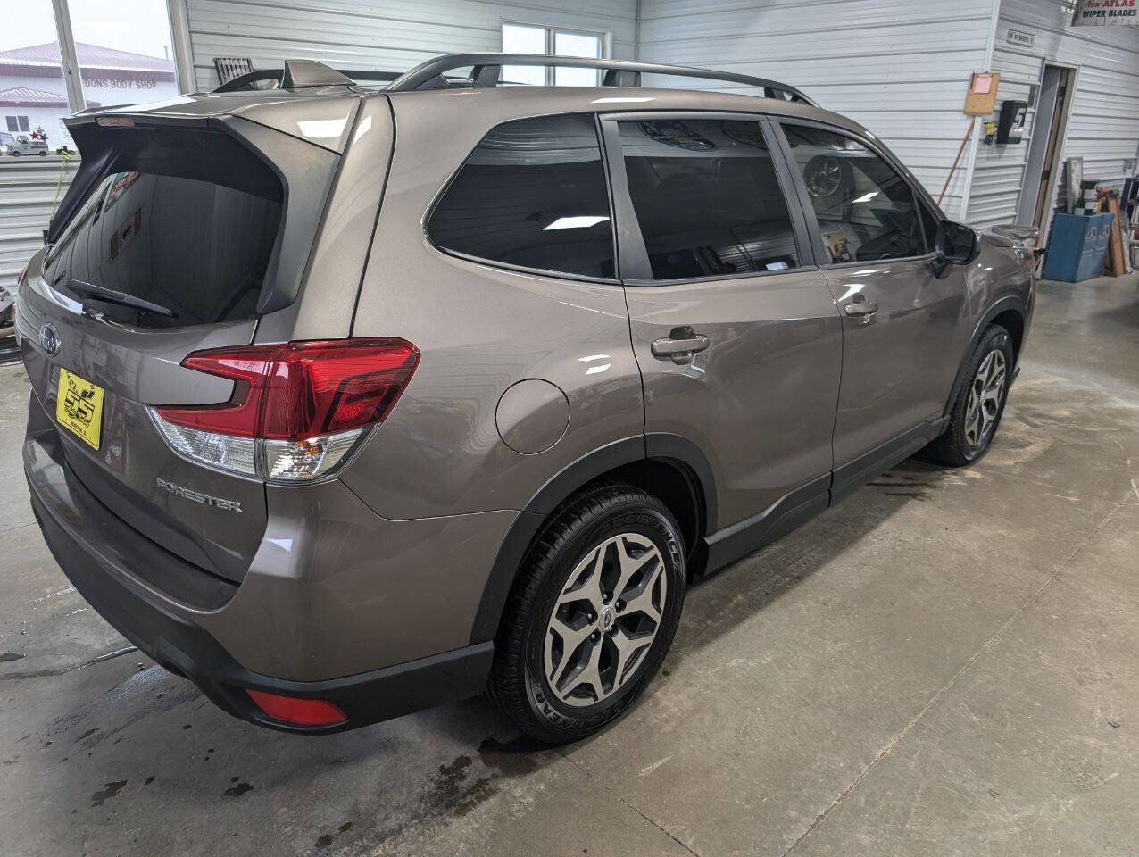 Used 2022 Subaru Forester Premium image 3