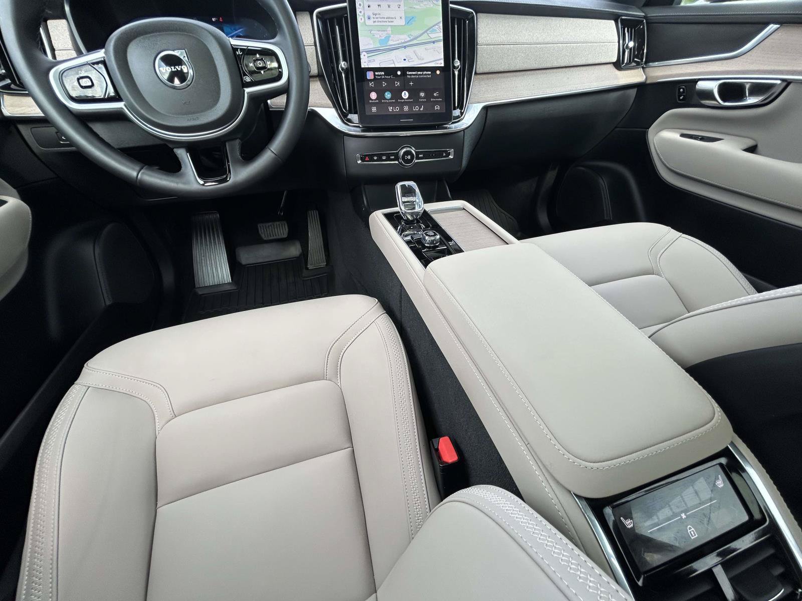 Certified 2025 Volvo XC90 B6 Core w/ Climate Package AWD/4WD image 18