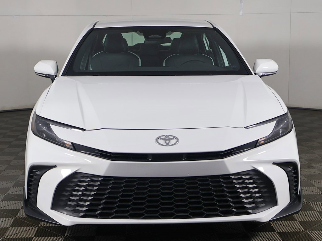 Used 2025 Toyota Camry SE image 9