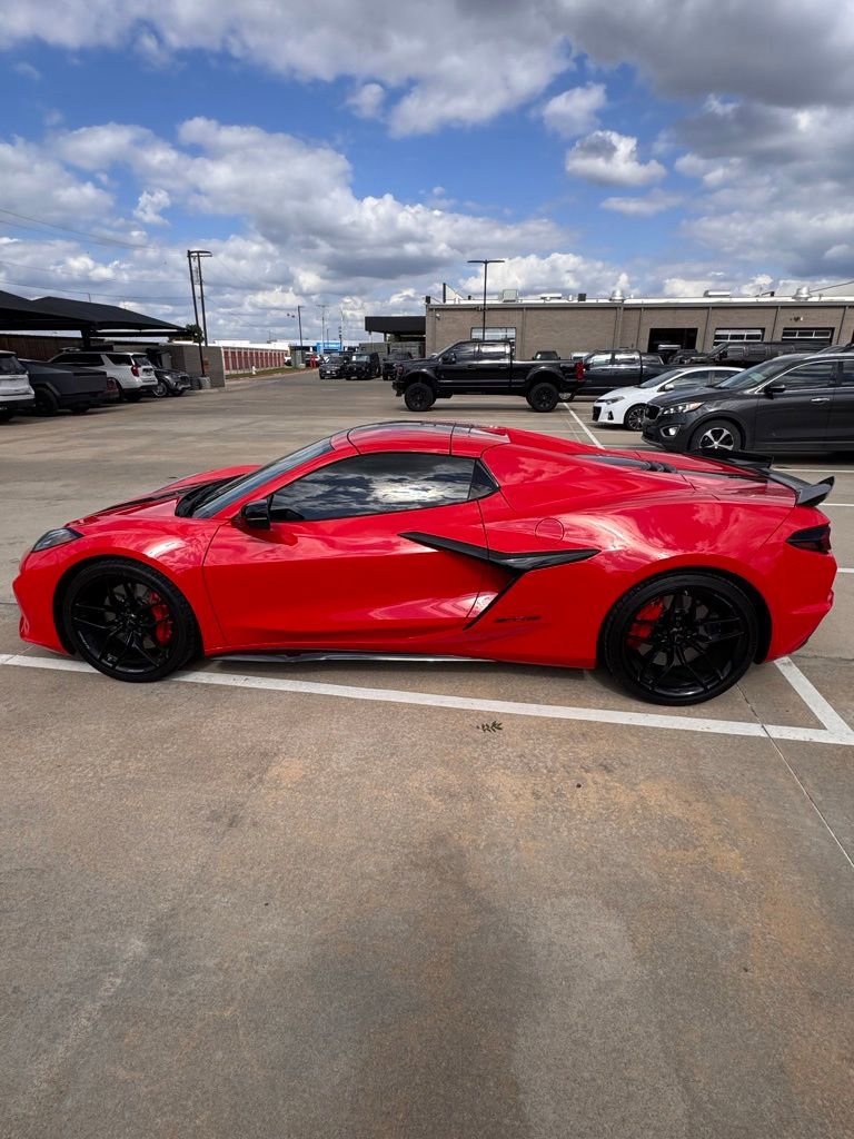 Used 2025 Chevrolet Corvette Z06 w/ Stealth Interior Trim Package RWD image 4