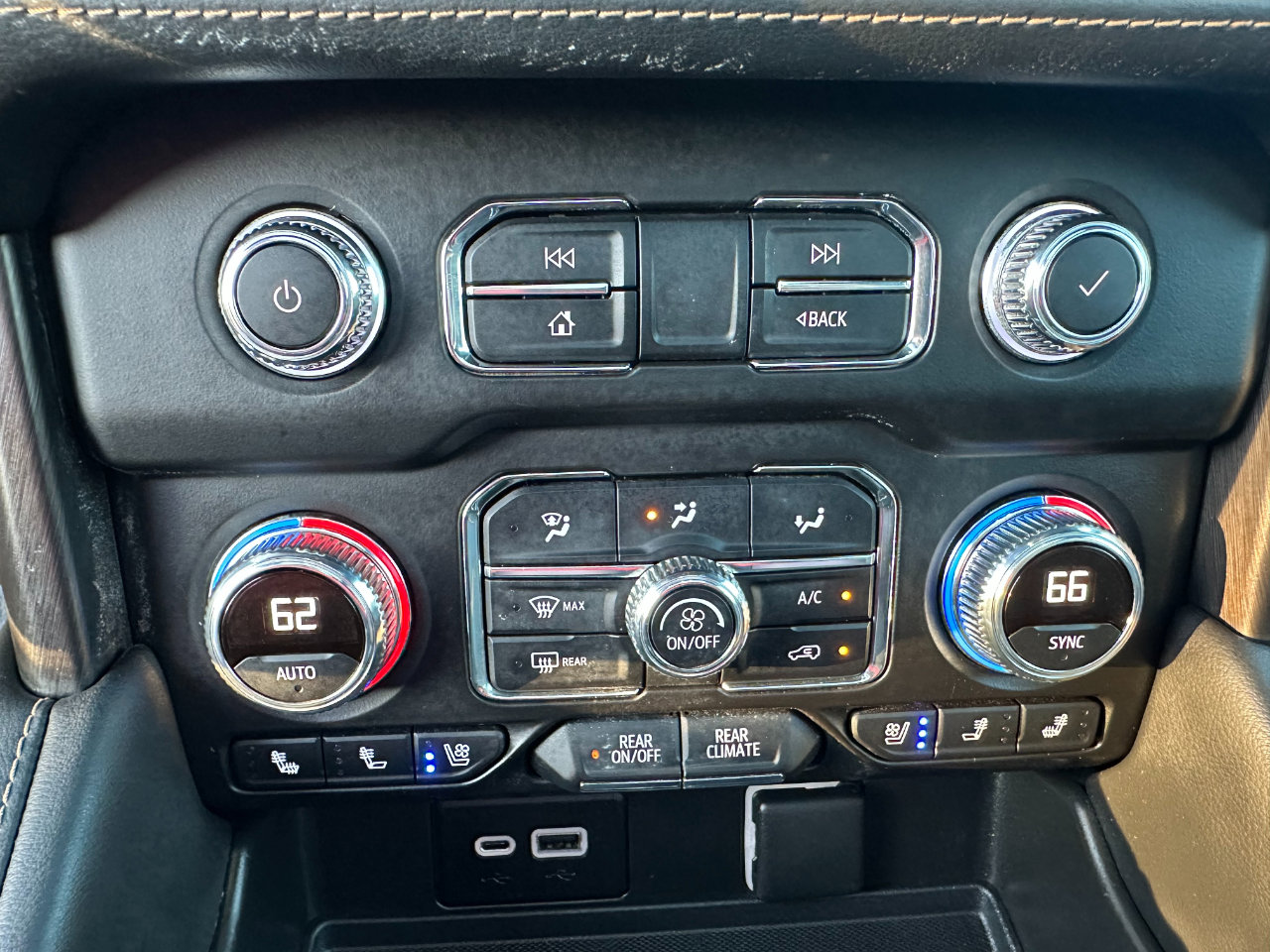 Used 2022 GMC Yukon XL AT4 image 52