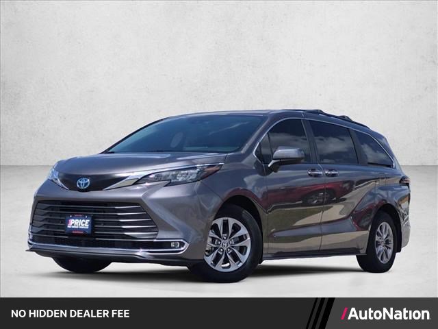 Used 2024 Toyota Sienna XLE FWD image 1
