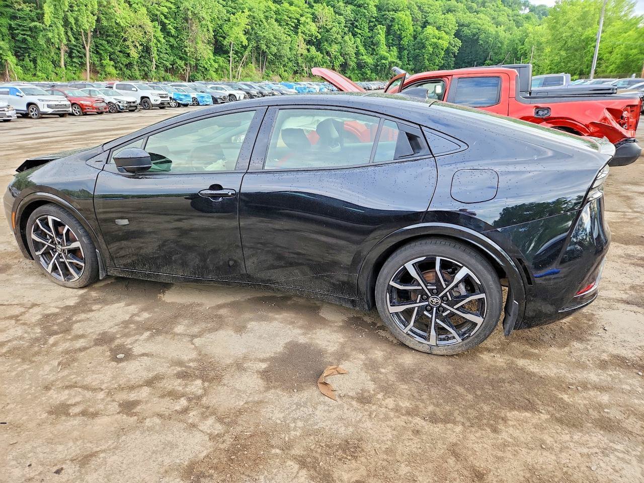 Used 2024 Toyota Prius Prime FWD image 4