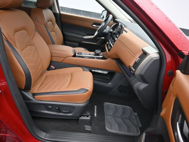 Used 2024 Nissan Pathfinder Platinum w/ Cargo Package image 11