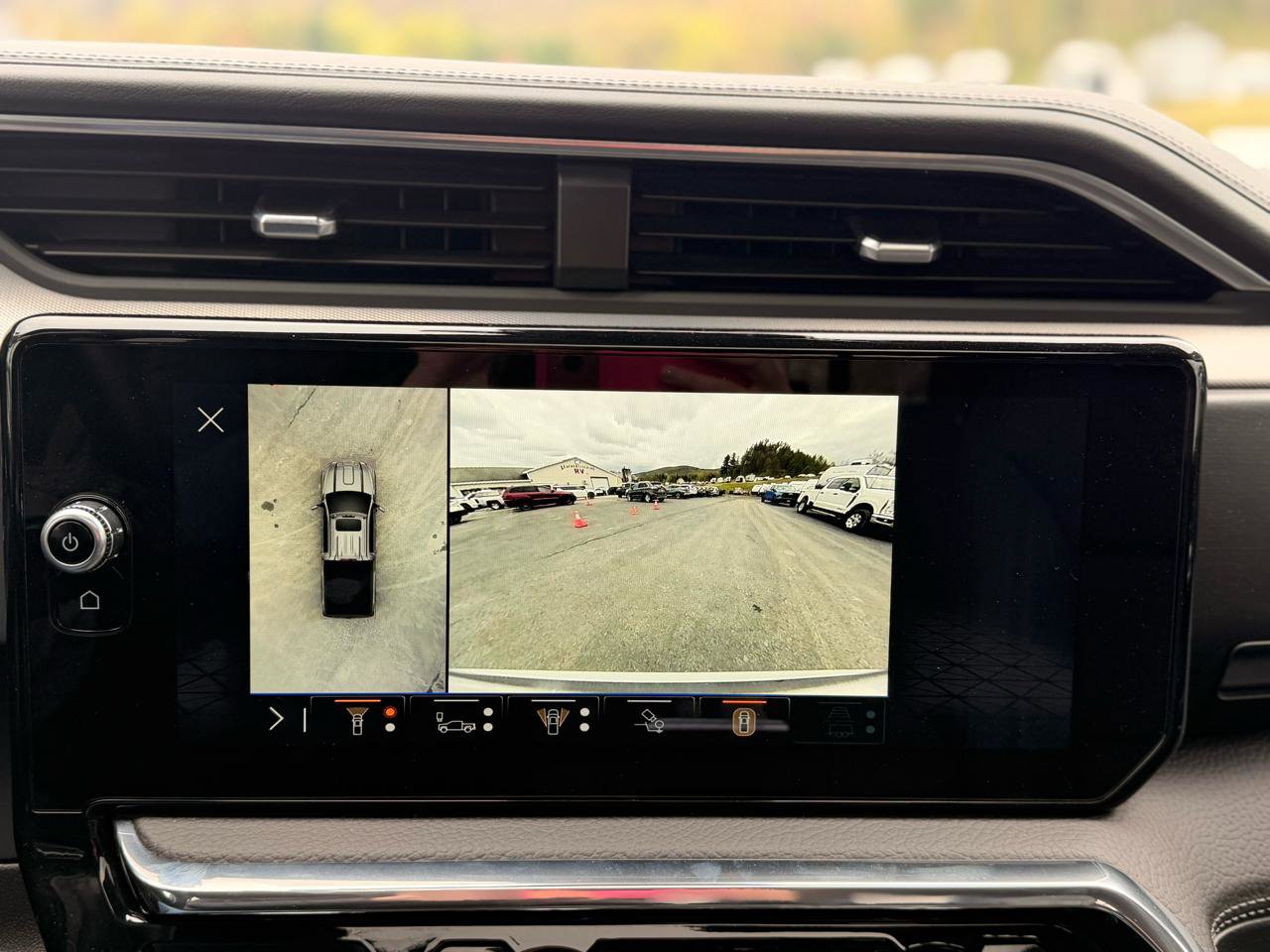 Used 2025 GMC Sierra 3500 Denali AWD/4WD image 32