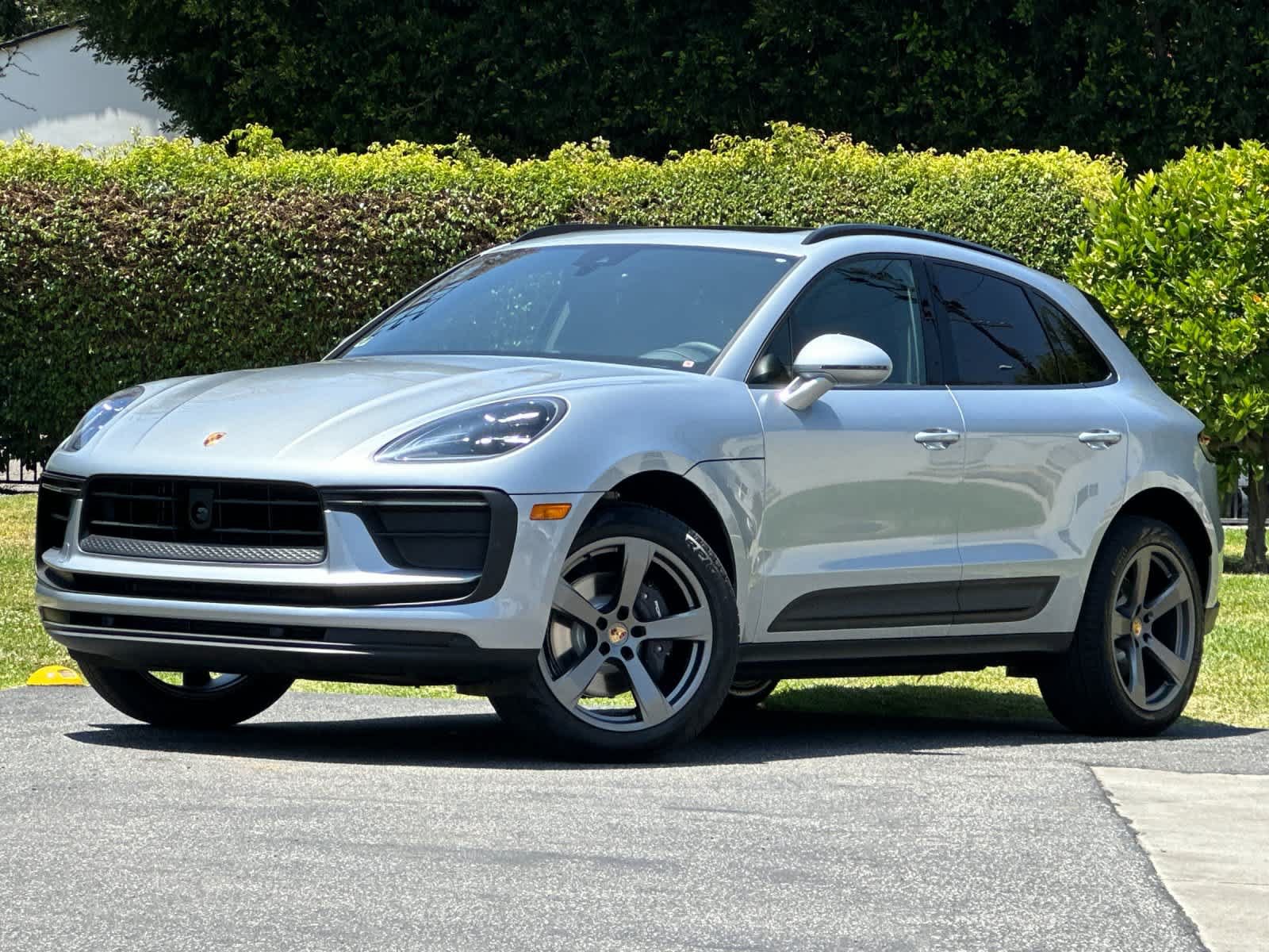 New 2026 Porsche Macan AWD/4WD image 1