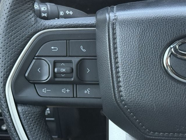 Used 2025 Toyota Tundra Limited AWD/4WD image 15