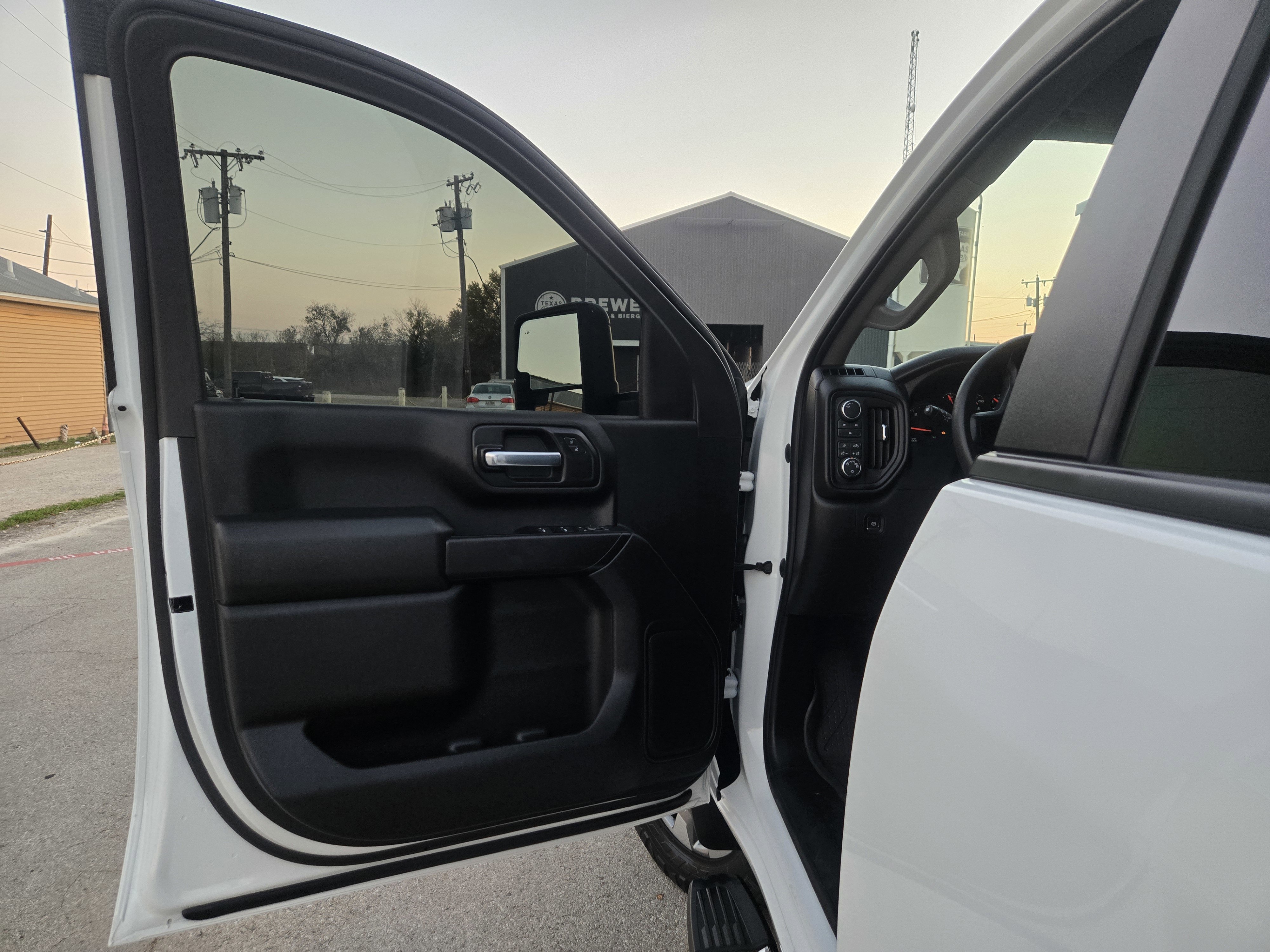 Used 2024 Chevrolet Silverado 2500 Custom w/ Custom Value Package image 4