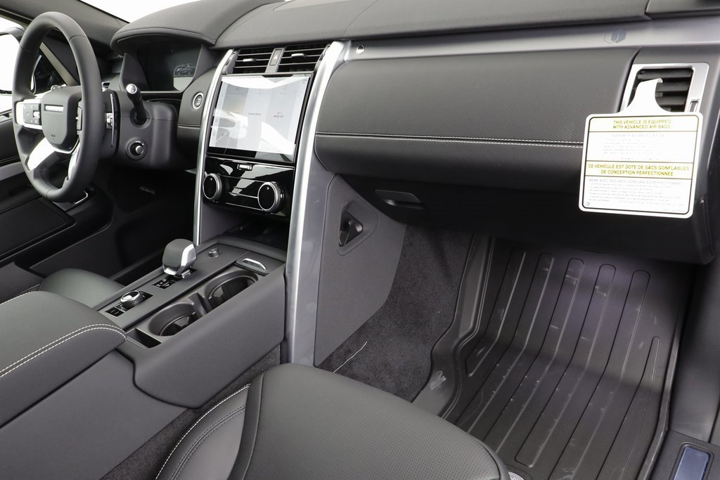 New 2026 Land Rover Discovery Limited Edition image 22