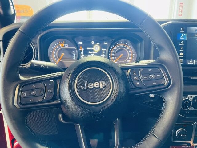 Used 2025 Jeep Wrangler Unlimited Rubicon AWD/4WD image 18