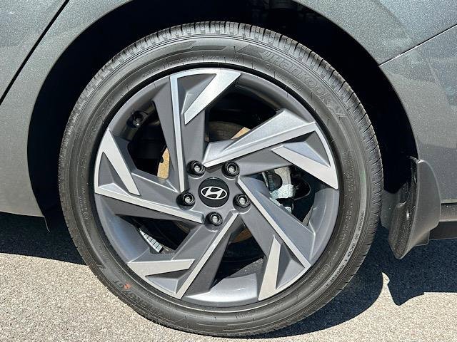 New 2025 Hyundai Elantra Limited image 12