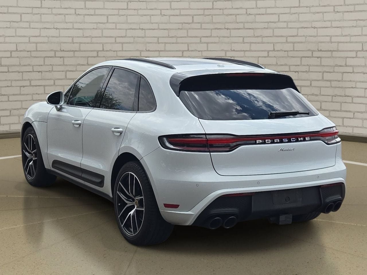 Used 2023 Porsche Macan Turbo AWD/4WD image 7